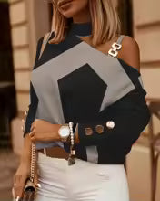 Elegante schwarze Bluse mit enganliegender Passform und umgekehrtem PU-Lederkragen mit durchgehenden Falten.