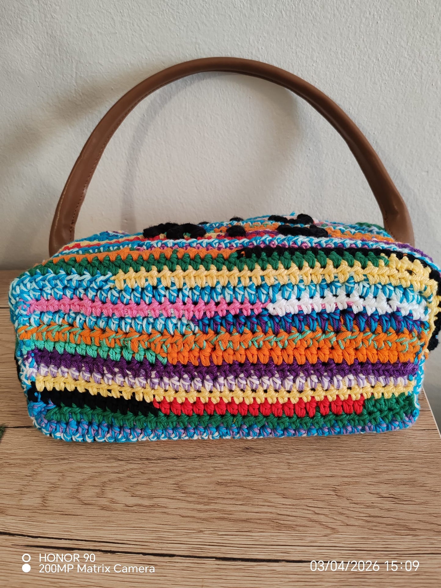 Miu Regenbogen – Handgehäkelte Tasche